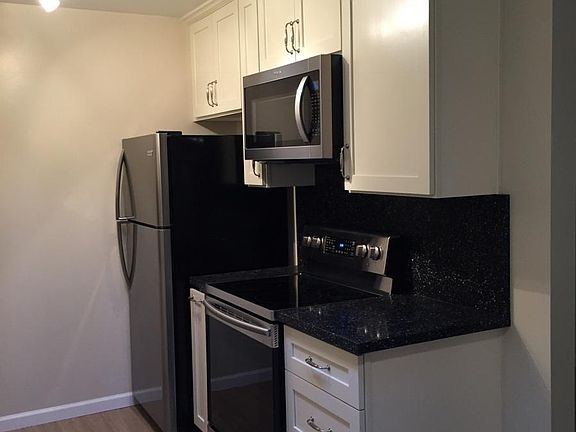 2nd image of 40 Glen Eyrie Ave APT 21