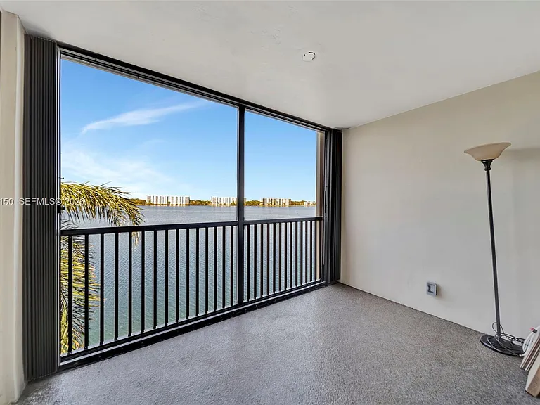 117 Lake Emerald Dr #408 — Photo 25
