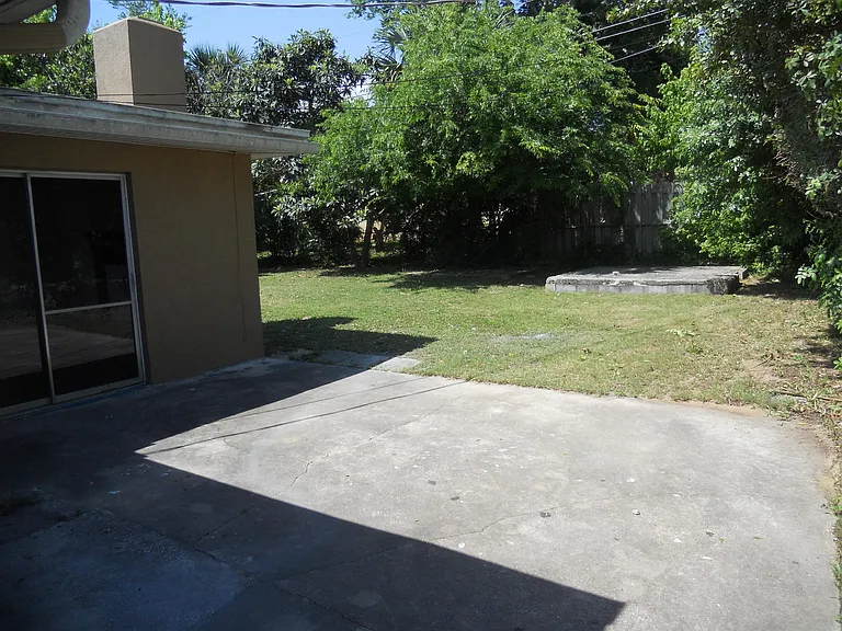 1262 Essex Rd — Photo 13