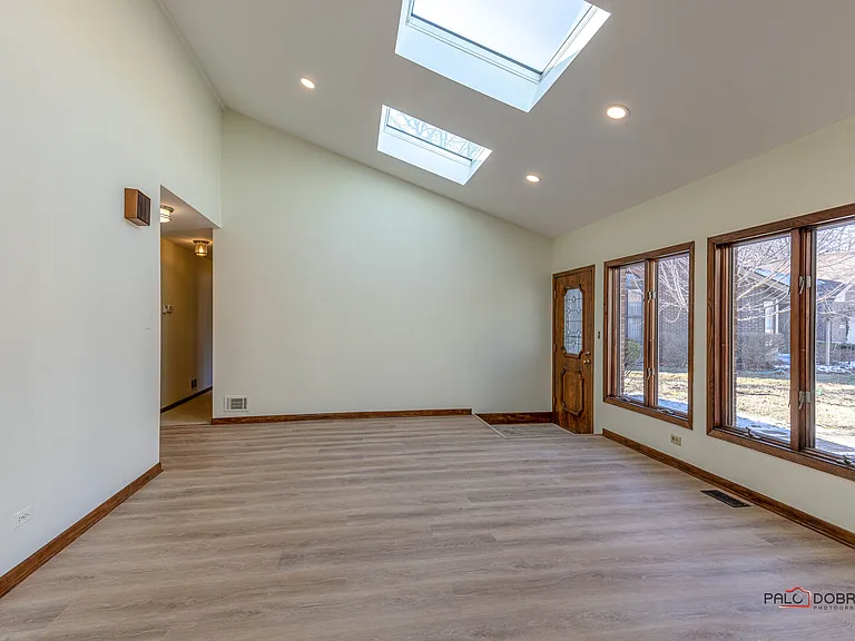 2450 Chas Dr — Photo 3