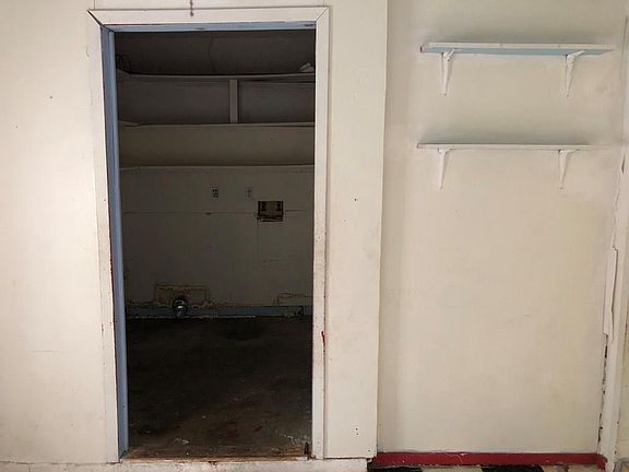 4th image of 205 W Garfield St