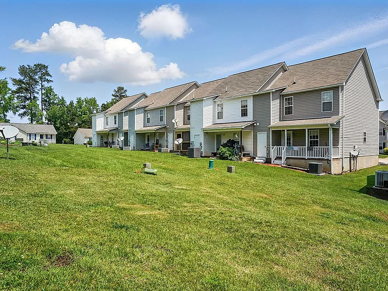 401 Whitehall Ct — Photo 31