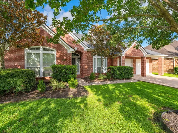 101 Arbor Springs Ln, Dickinson, TX 77539