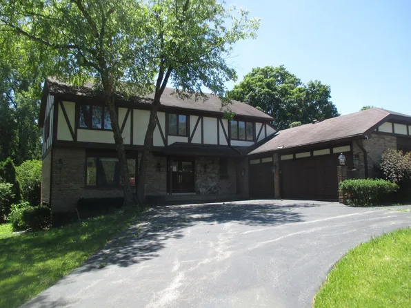 8 Norris Dr, Burr Ridge, IL 60527