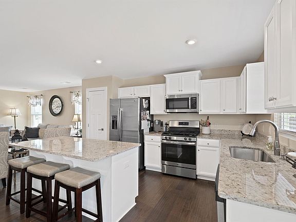 4th image of 201 Fairmeadow Way