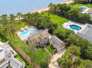 18 Sandringham Ln, Southampton, NY 11968