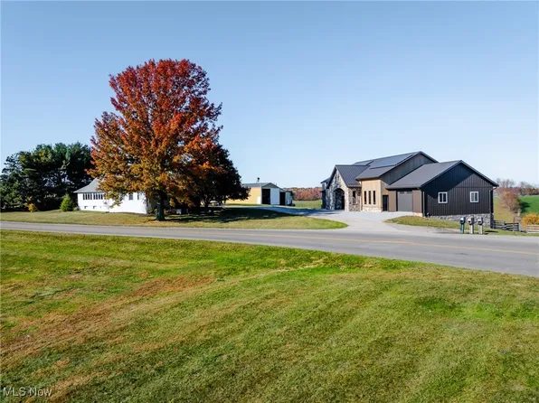 9843 Golf Course Rd NW, Sugarcreek, OH 44681