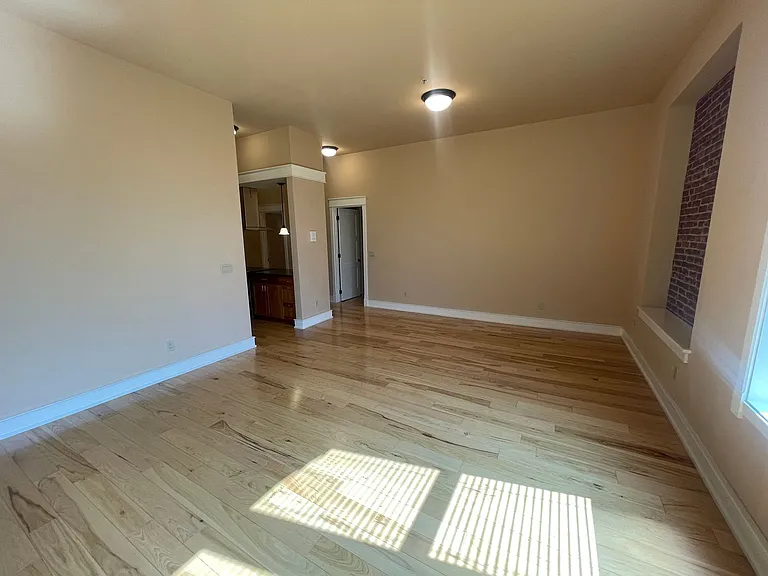 400 N Main St — Photo 12