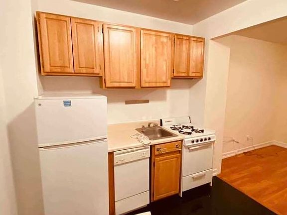 2nd image of 339 E 81st St #3CC