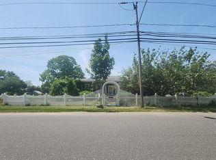 1616 E Forks Rd, Bay Shore, NY 11706