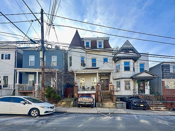 2nd image of 207 Jewett Ave #2