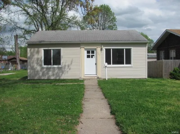 521 S 9th St, Wood River, IL 62095