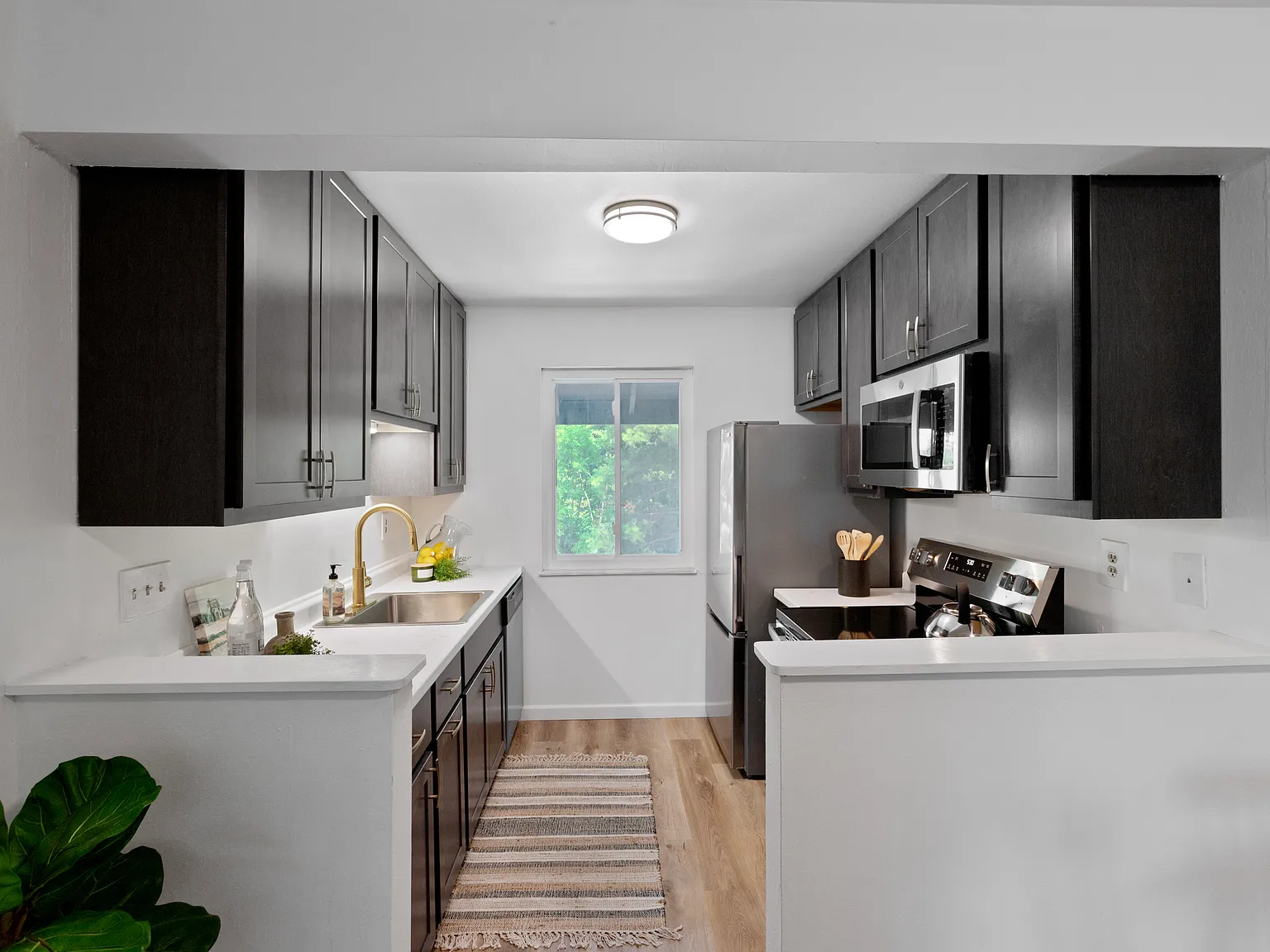 2 bed, 864 sqft, $1,400 — Photo 2