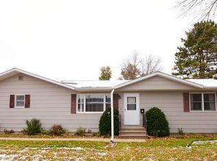 105 Anderson St, Manchester, IA 52057