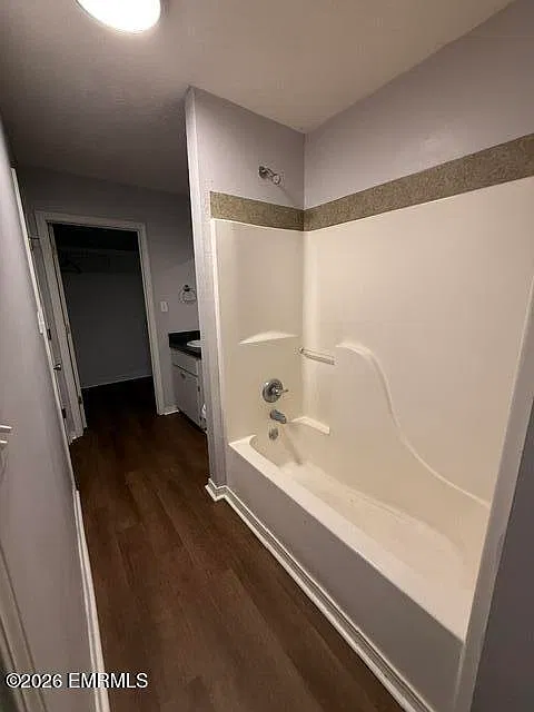 2 bed, 1.0 bath, $750 — Photo 4