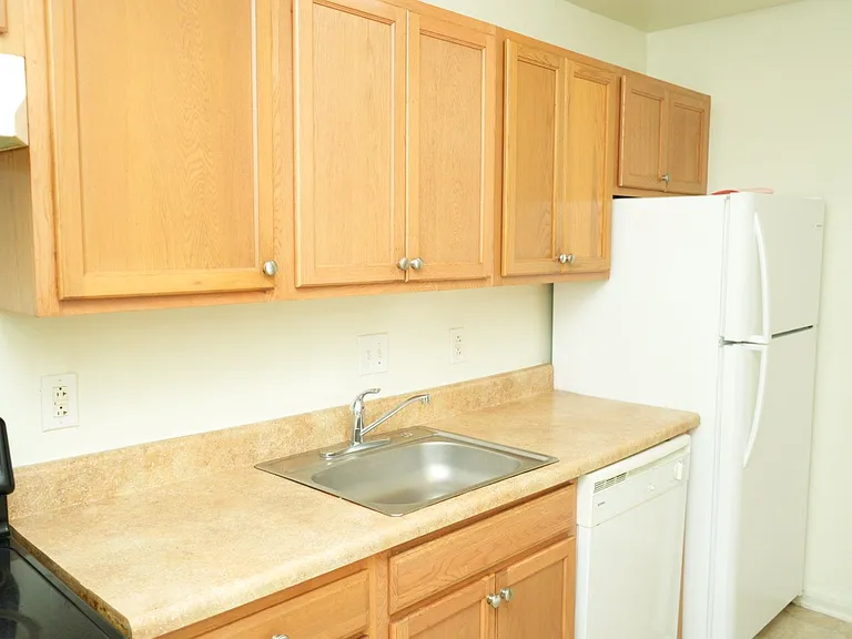 Gardenwood Apartments — Photo 49