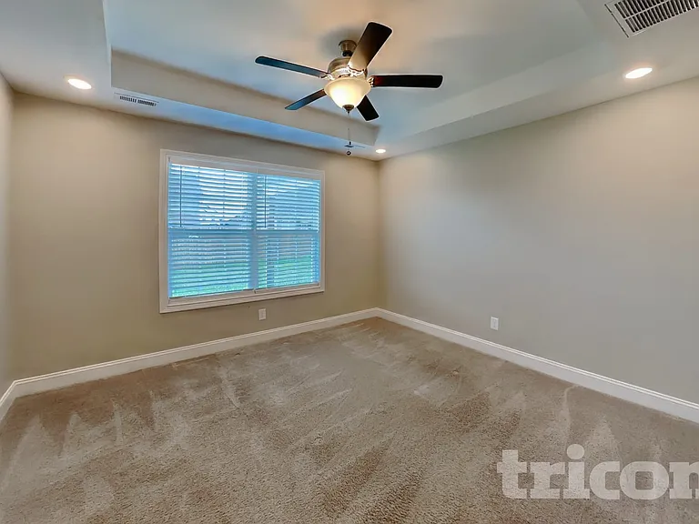 1093 Whitney Dr — Photo 5