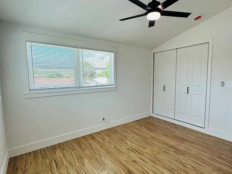214 SW 4th St — Photo 22