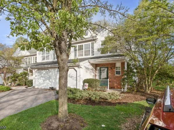35 Maple Ln, Mount Arlington Boro, NJ 07856