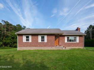 8 Gardner Rd, Wynantskill, NY 12198