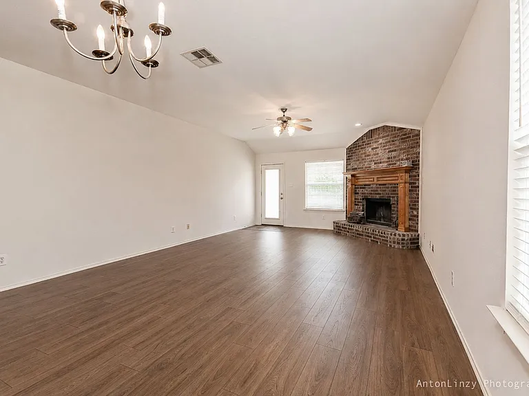 701 Orchid Blvd — Photo 4