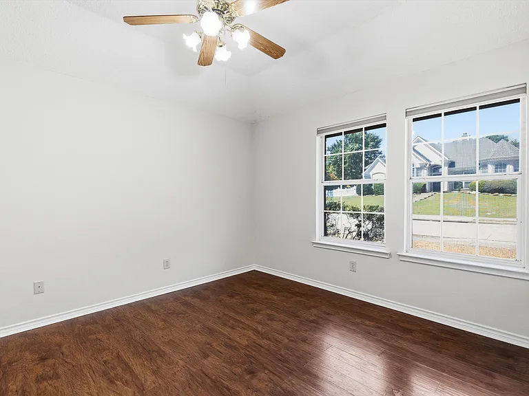 5106 Lee Hutson Ln — Photo 8