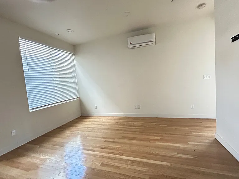 526 W Culver St #B — Photo 7