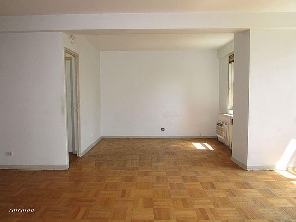 4th image of 30 W 60th St APT 9V