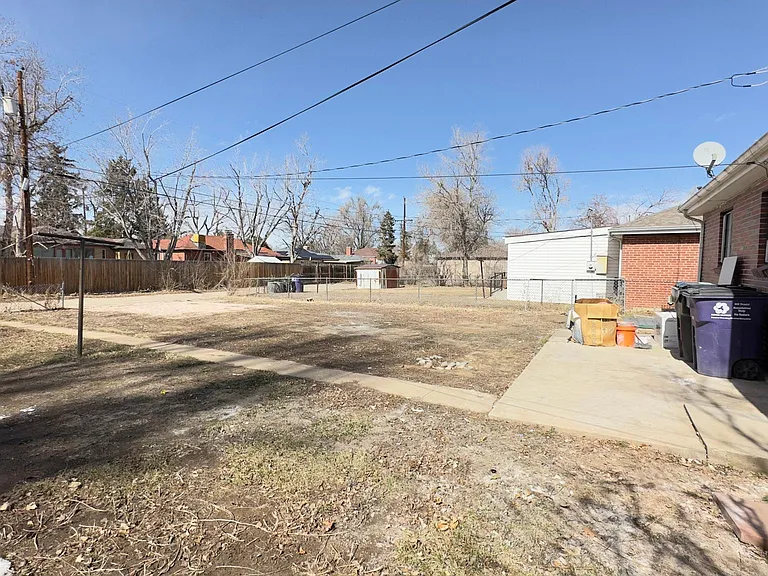 2829 Niagara St — Photo 16