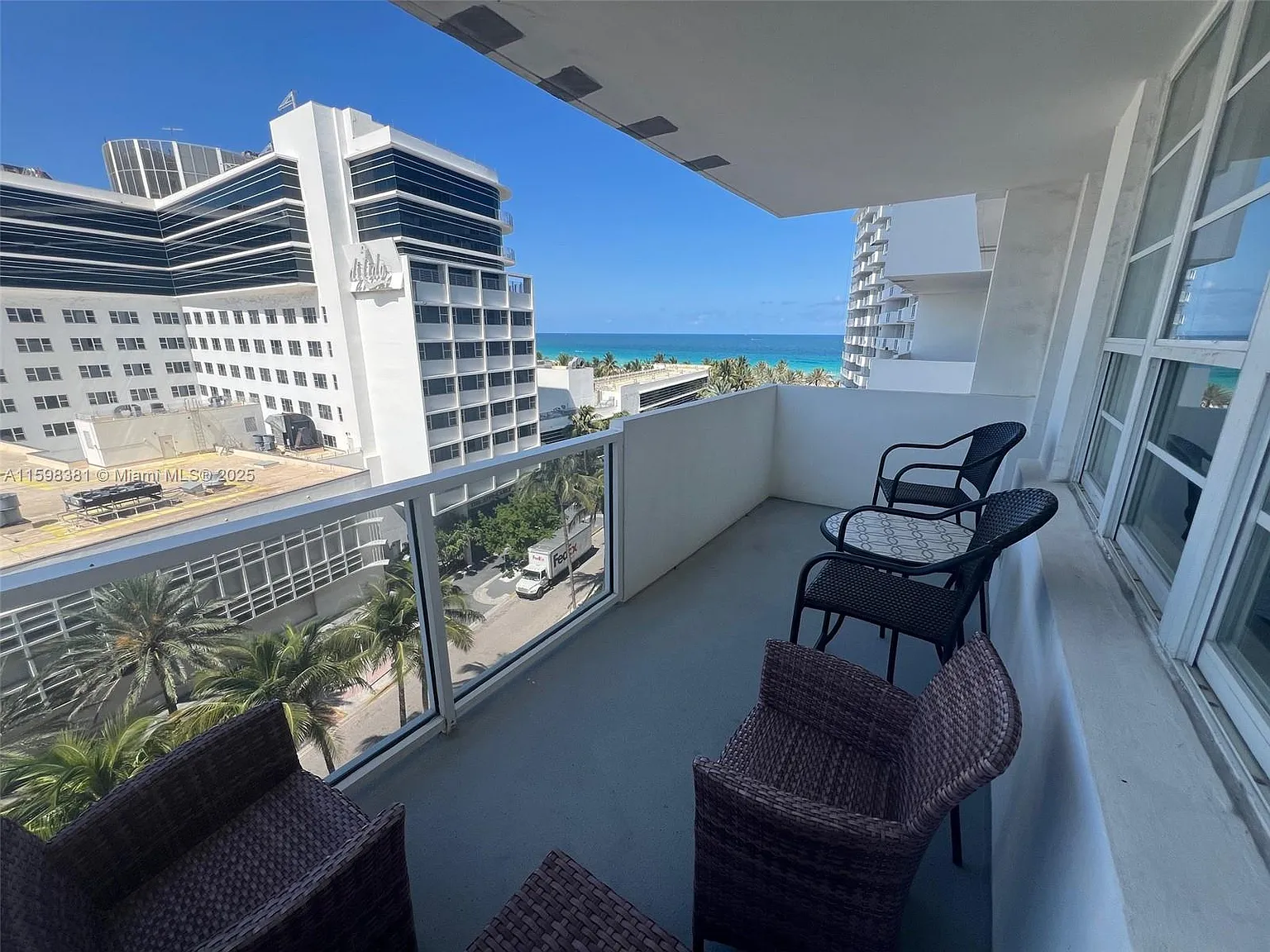 The Decoplage Condo — Photo 3