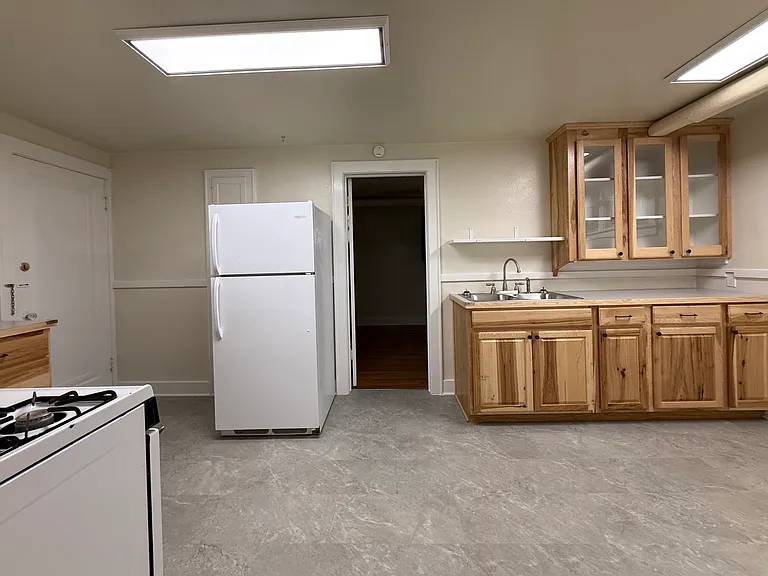 120 E 28th St #5 — Photo 2