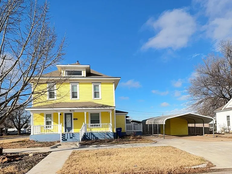 802 W Oak Ave — Photo 1
