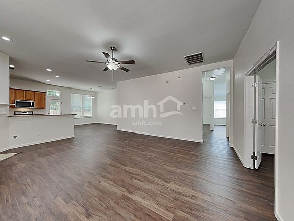 4th image of 2313 Highland Crossing Dr