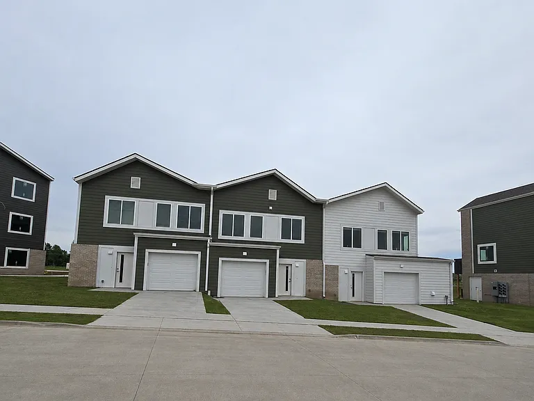 Tallgrass Apartments — Photo 26