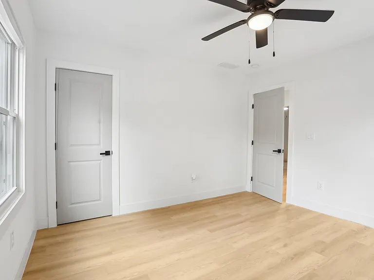1758 Emerald Ave SW — Photo 8