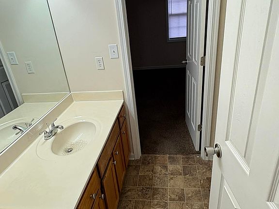 2nd image of 574 Lost Cir Unit B