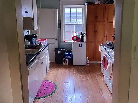 3rd image of 804 N Edgewood St