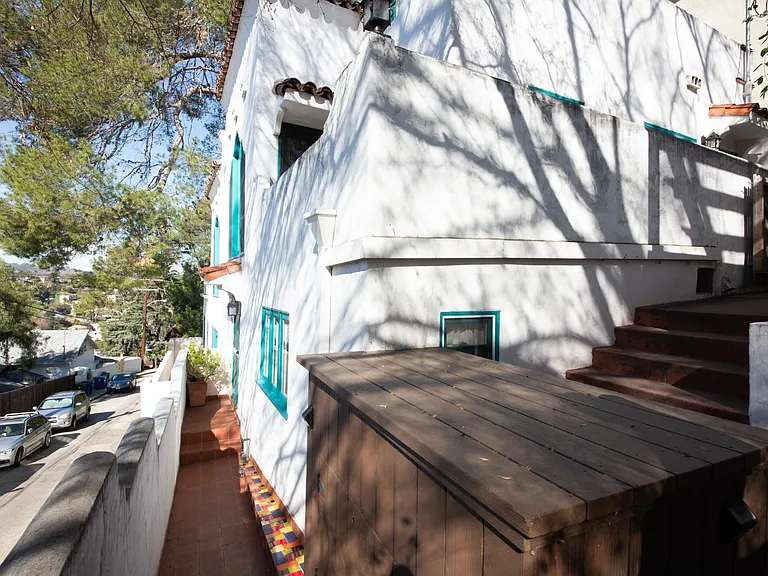 2212 Lake Shore Ave — Photo 2