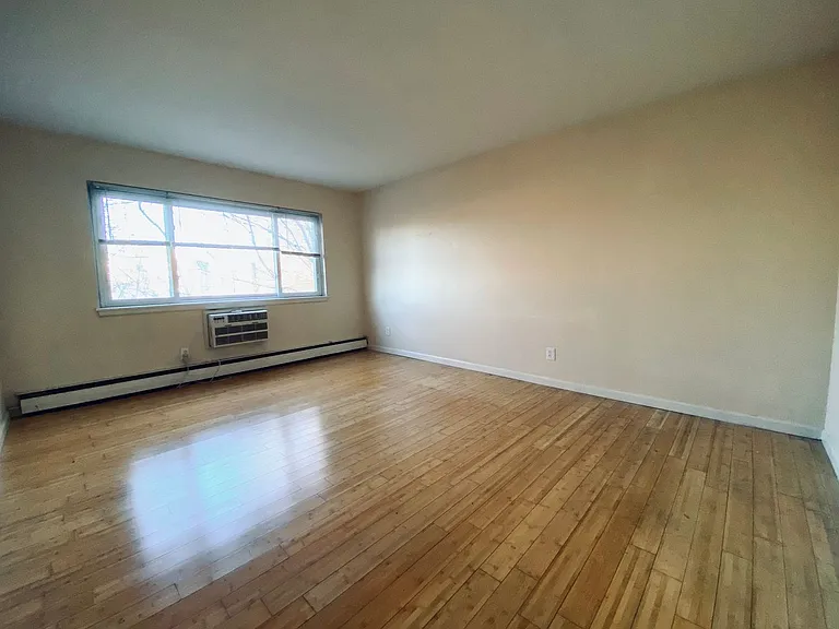 2342 S Austin St — Photo 3