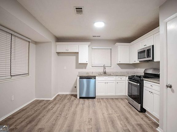 3rd image of 5449 Martins Crossing Rd