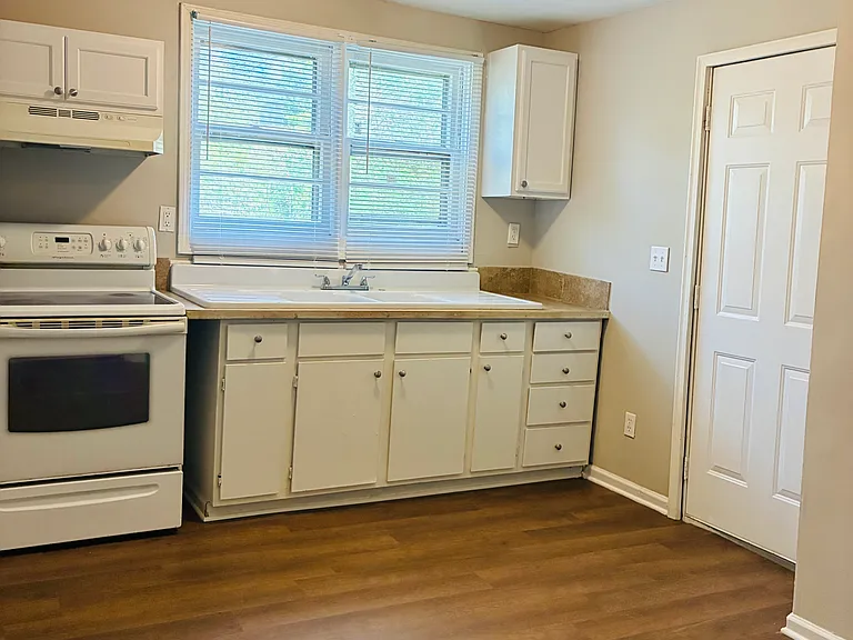 202 W Sullivan St — Photo 6