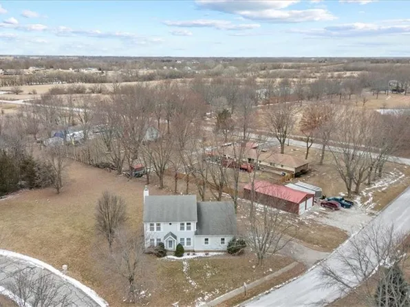 601 Timbercreek Dr, Belton, MO 64012