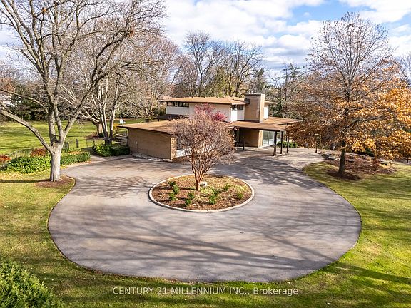 4th image of 200 Main St S