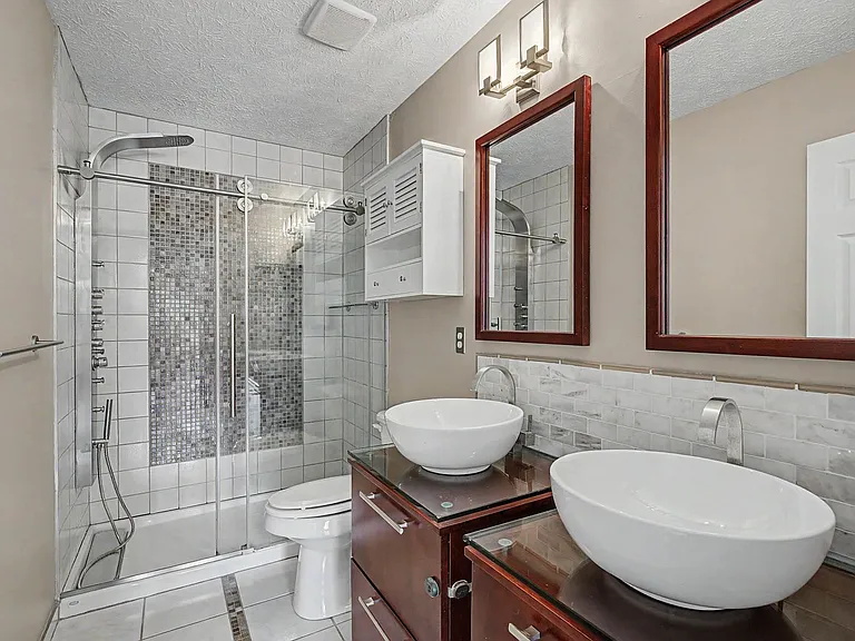 304 Brittania Dr — Photo 11