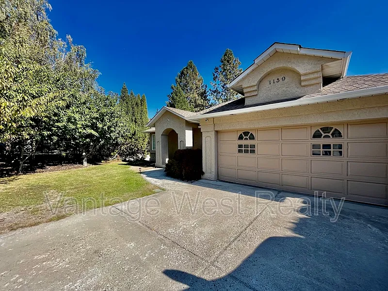 3 bed, 2.0 bath, 1500 sqft, $3,200 — Photo 2