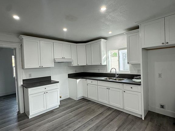 2nd image of 1509 W 52nd St #1