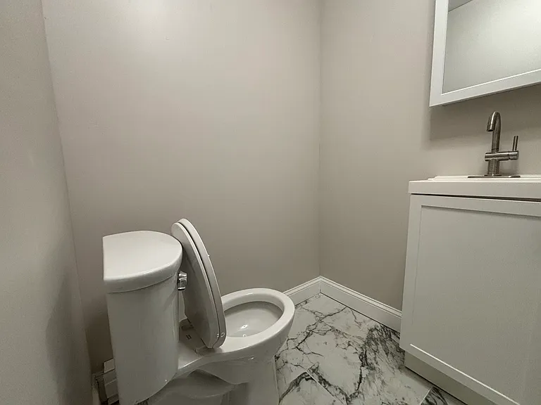 559 Sherman Pkwy #R — Photo 12