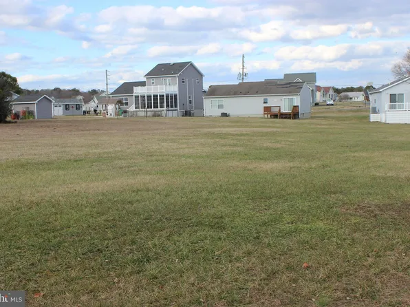 1611 Shark Ct, Greenbackville, VA 23356