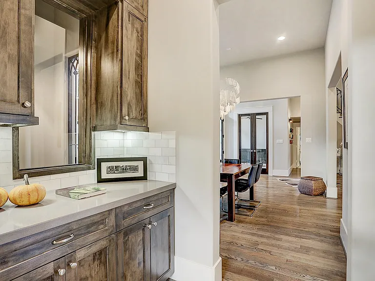 5655 Locke Ln — Photo 16