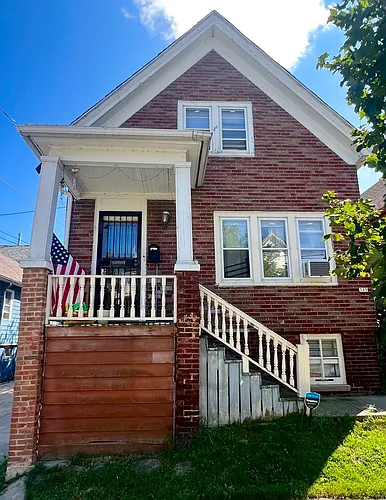715 E Wright St Photo 1